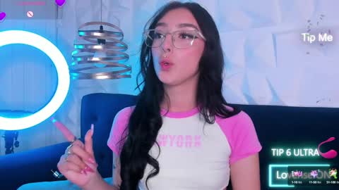 Snapshot of alys_molly chatting on 11, 1, 2025 sopie online show from 11, 1, 2025