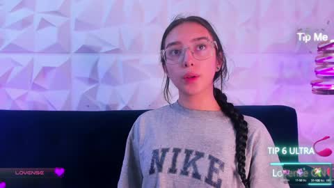 Snapshot of alys_molly chatting on 30, 1, 2025 sopie online show from 30, 1, 2025