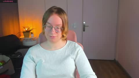 Snapshot of amanda_butlerr chatting on 4, 4, 2026 Hi im Amanda online show from 4, 4, 2026