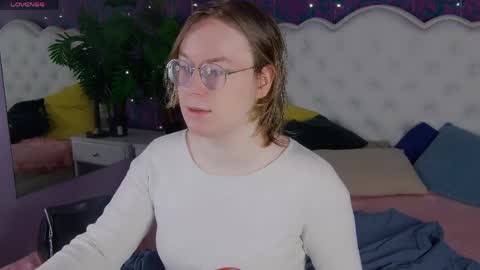 Snapshot of amanda_butlerr chatting on 8, 4, 2026 Hi im Amanda online show from 8, 4, 2026