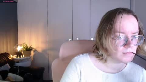 Snapshot of amanda_butlerr chatting on 8, 5, 2026 Hi im Amanda online show from 8, 5, 2026