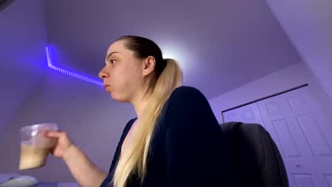 Snapshot of amandainbloom chatting on 2, 3, 2025 Amanda online show from 2, 3, 2025