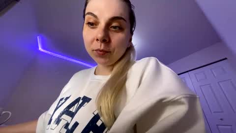 Snapshot of amandainbloom chatting on 4, 3, 2025 Amanda online show from 4, 3, 2025