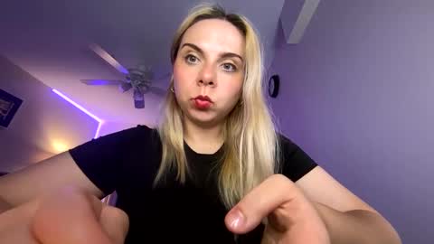 Snapshot of amandainbloom chatting on 15, 9, 2025 Amanda online show from 15, 9, 2025