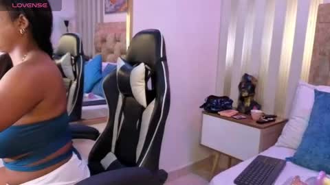 Snapshot of amara_queen_ chatting on 23, 4, 2026 Amara online show from 23, 4, 2026