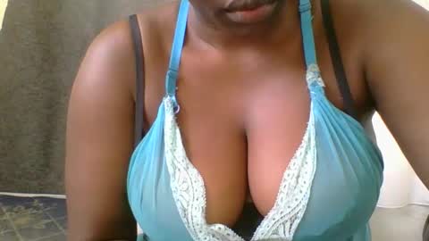 Snapshot of ambar_jasiri chatting on 6, 11, 2025 Mia online show from 6, 11, 2025