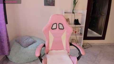 ambarthompson1 online show from 5, 2, 2025