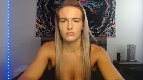 Snapshot of amber__xoxo chatting on 5, 10, 2025 Amber online show from 5, 10, 2025