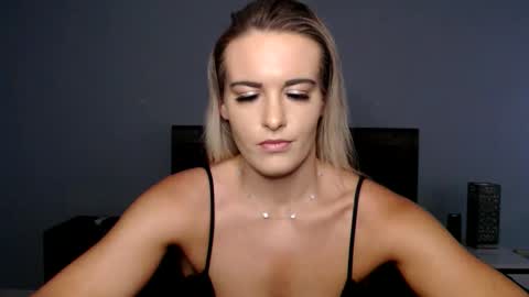 Snapshot of amber__xoxo chatting on 28, 5, 2026 Amber online show from 28, 5, 2026