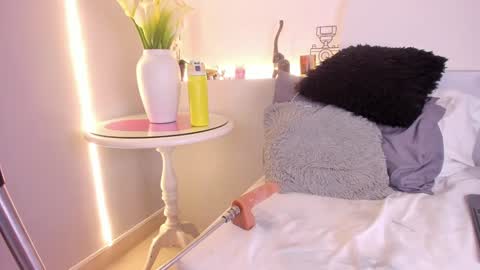 Snapshot of ambercroft_ chatting on 17, 12, 2024 Amber online show from 17, 12, 2024