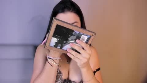 Amber Ferreira online show from 10, 12, 2024