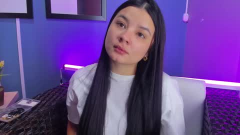 Amber Ferreira online show from 25, 1, 2025