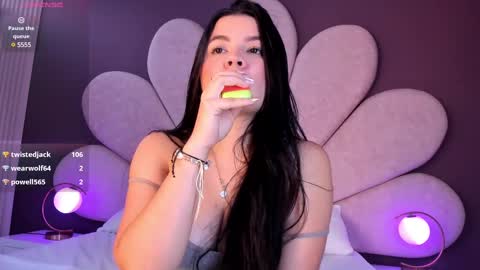 Amber Ferreira online show from 25, 2, 2025