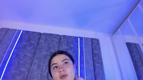Amber Ferreira online show from 27, 2, 2025