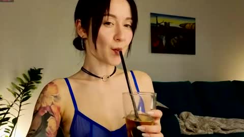Snapshot of ambientmoon chatting on 11, 5, 2026 Moon inst 4mbientmoon online show from 11, 5, 2026