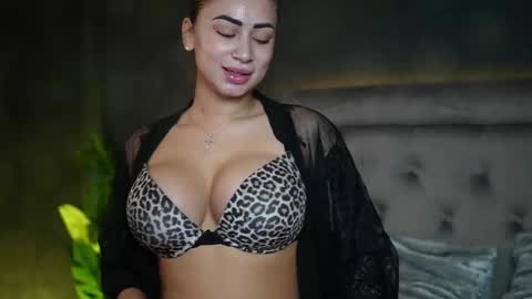  Amelia  online show from 17, 11, 2025