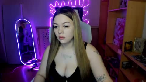 Snapshot of ameliepeach chatting on 12, 4, 2026 Amelie online show from 12, 4, 2026
