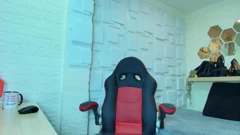 Amell Thomson online show from 25, 10, 2025