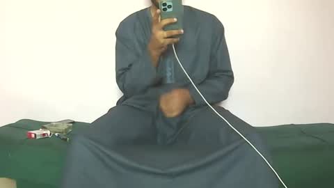 Snapshot of amir_elaraby chatting on 2, 10, 2025 Amir online show from 2, 10, 2025