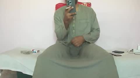 Snapshot of amir_elaraby chatting on 12, 10, 2025 Amir online show from 12, 10, 2025