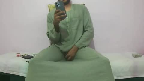 Snapshot of amir_elaraby chatting on 28, 10, 2025 Amir online show from 28, 10, 2025