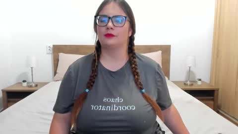 Amira Vyxen online show from 8, 9, 2025