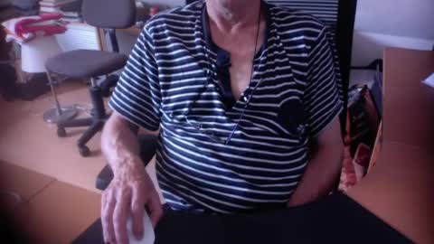 Snapshot of amor2200 chatting on 5, 8, 2026 Amor2200 online show from 5, 8, 2026