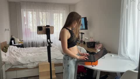amorelle_ online show from 13, 4, 2026