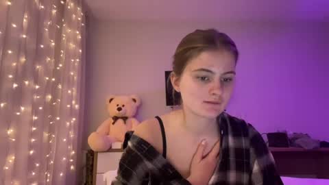 amorelle_ online show from 13, 4, 2026
