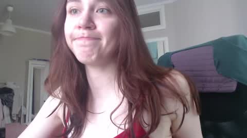 Snapshot of amoremeoww chatting on 19, 5, 2026 miss unforgettable online show from 19, 5, 2026