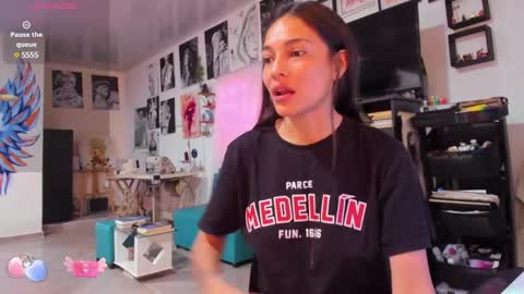 Snapshot of amy_and_eloise chatting on 12, 3, 2025 AmyEloise online show from 12, 3, 2025