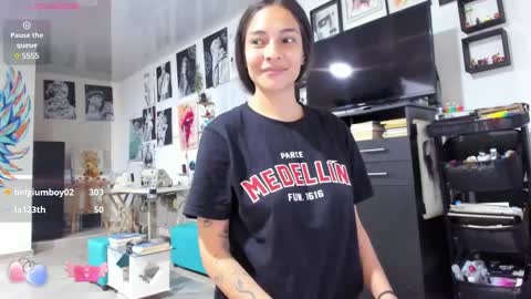 Snapshot of amy_and_eloise chatting on 12, 3, 2025 AmyEloise online show from 12, 3, 2025