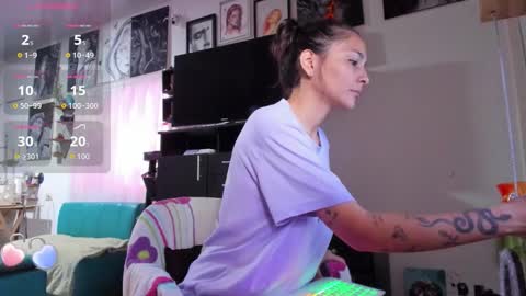 Snapshot of amy_and_eloise chatting on 10, 9, 2025 AmyEloise online show from 10, 9, 2025