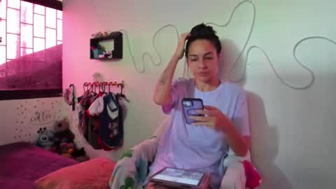 Snapshot of amy_and_eloise chatting on 3, 10, 2025 AmyEloise online show from 3, 10, 2025