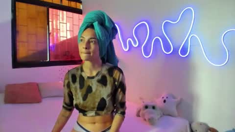 Snapshot of amy_and_eloise chatting on 1, 11, 2025 AmyEloise online show from 1, 11, 2025