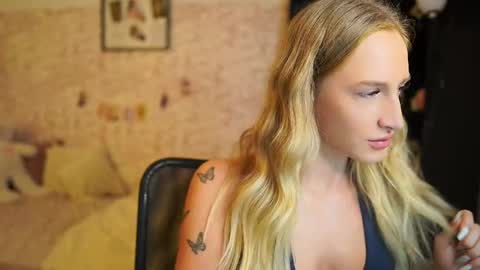 amy_johns_ online show from 12, 11, 2025