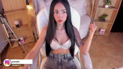 Snapshot of amy_kiitty chatting on 2, 12, 2024 online show from 2, 12, 2024