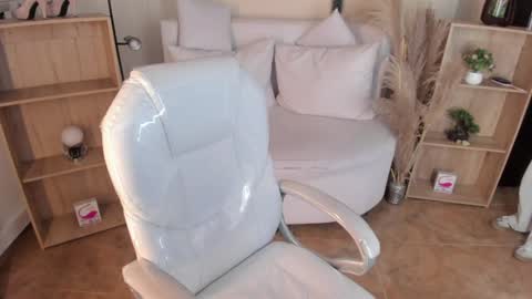 Snapshot of amy_kiitty chatting on 2, 1, 2025 online show from 2, 1, 2025