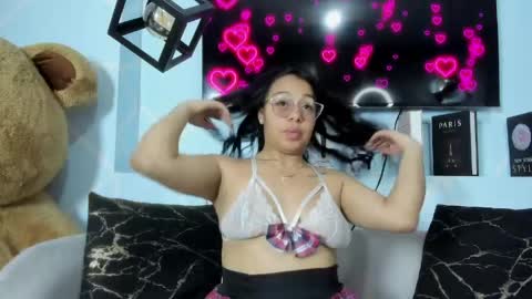 Snapshot of amy_noa chatting on 2, 5, 2026 Emy Noa online show from 2, 5, 2026
