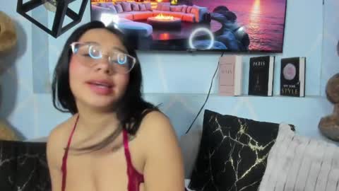 Snapshot of amy_noa chatting on 6, 5, 2026 Emy Noa online show from 6, 5, 2026