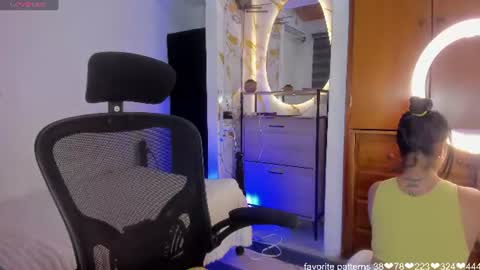 Snapshot of amy_queen7 chatting on 3, 7, 2026 Help me reach 150 likes online show from 3, 7, 2026