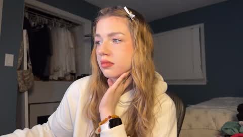 Snapshot of amyjj chatting on 12, 11, 2025 Amy online show from 12, 11, 2025