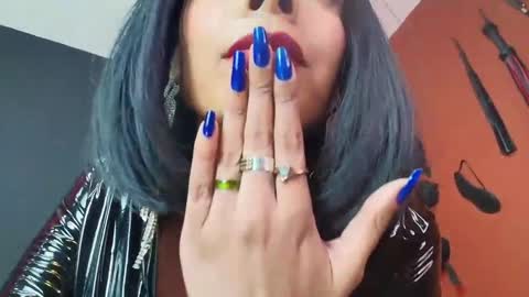 Amy Wong Grey online show from 18, 12, 2024