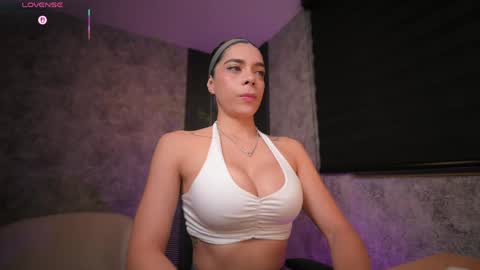 Snapshot of amywalker_ chatting on 14, 5, 2026 AMY WALKER online show from 14, 5, 2026