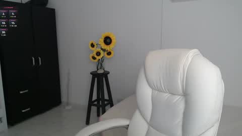 Snapshot of ana_hotmilfx chatting on 5, 3, 2025 ANA online show from 5, 3, 2025