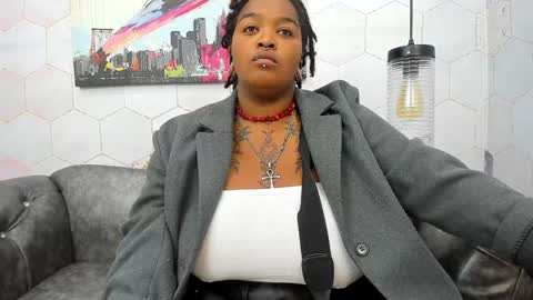 ANNA FUENTES online show from 2, 1, 2025