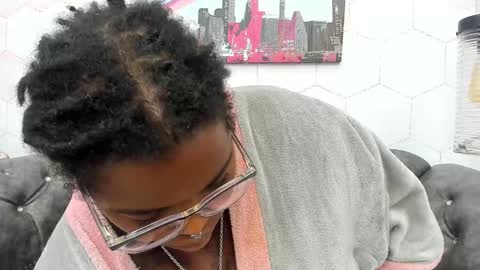 ANNA FUENTES online show from 30, 1, 2025