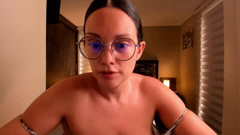 Snapshot of anabel_25 chatting on 18, 12, 2025 Anabel online show from 18, 12, 2025