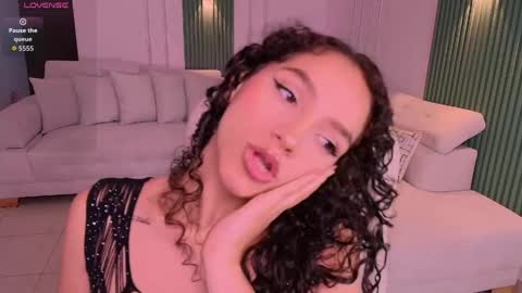 Snapshot of anahi_curlie1 chatting on 11, 4, 2026 Anahi Curlie online show from 11, 4, 2026
