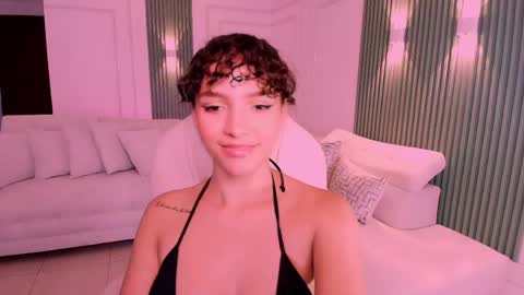 Snapshot of anahi_curlie1 chatting on 17, 4, 2026 Anahi Curlie online show from 17, 4, 2026